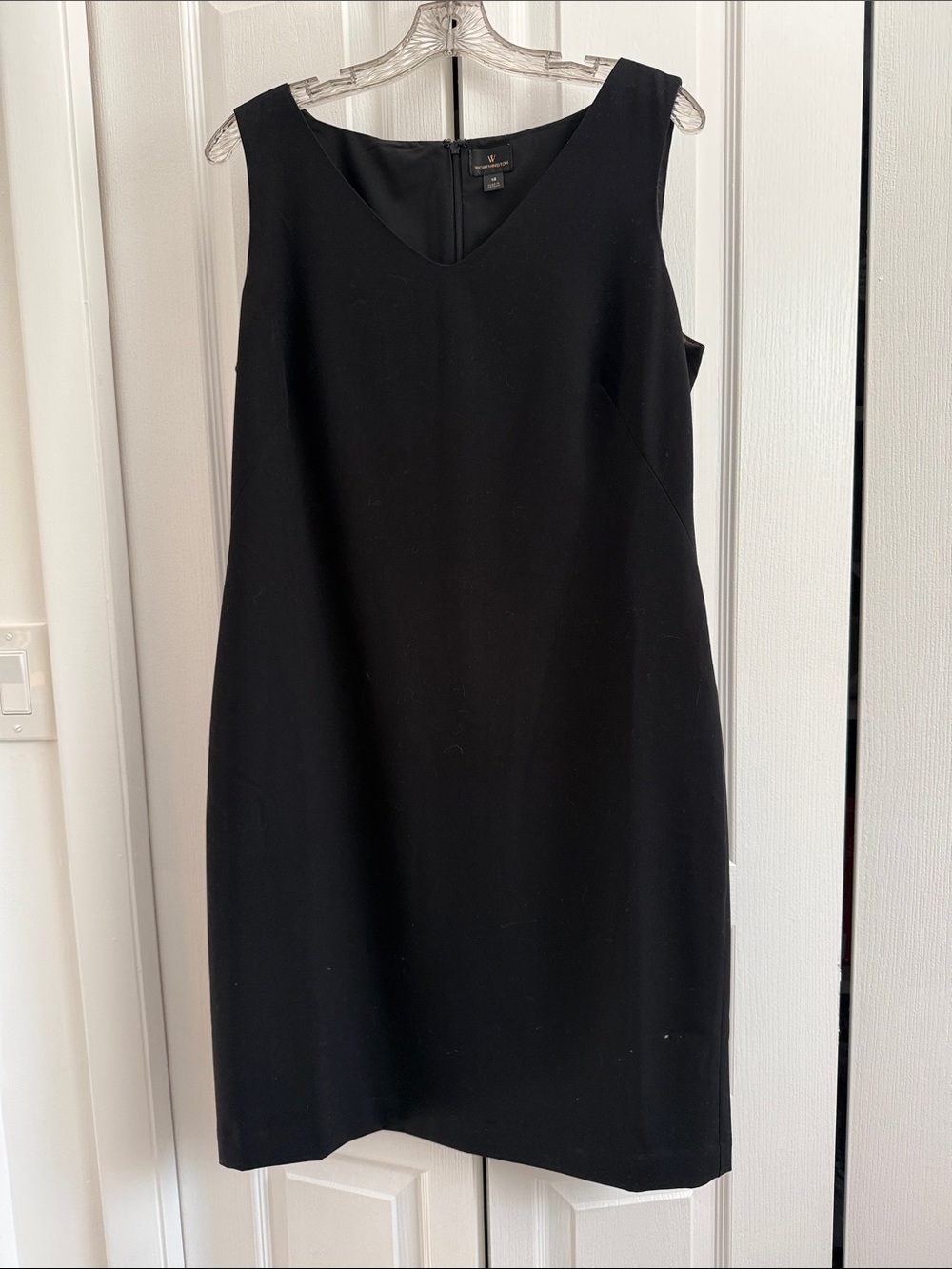 Worthington Black Sleeveless V-Neck Shift Dress